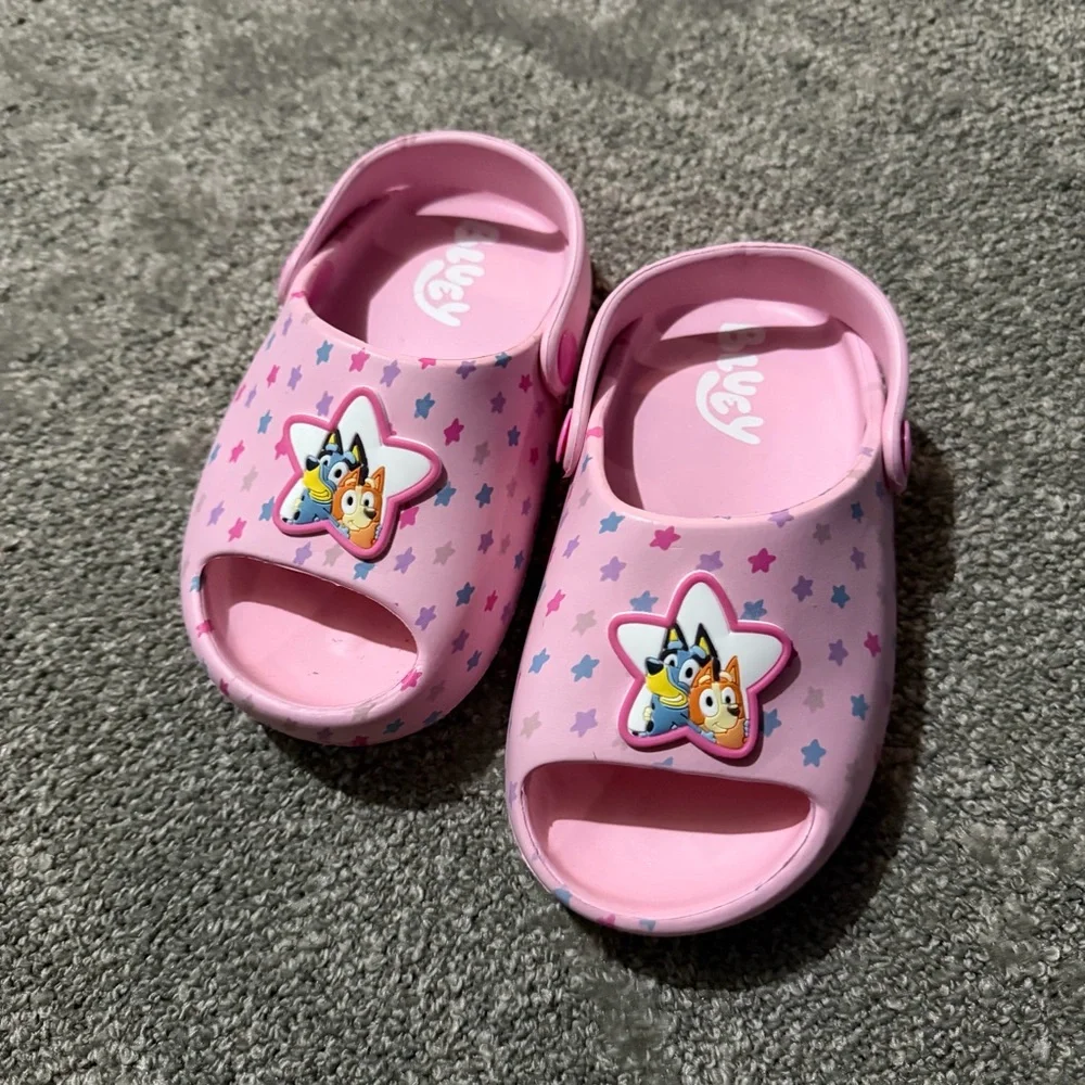 Bluey pink slip on sandals for kids size 9 great condition too and bottom